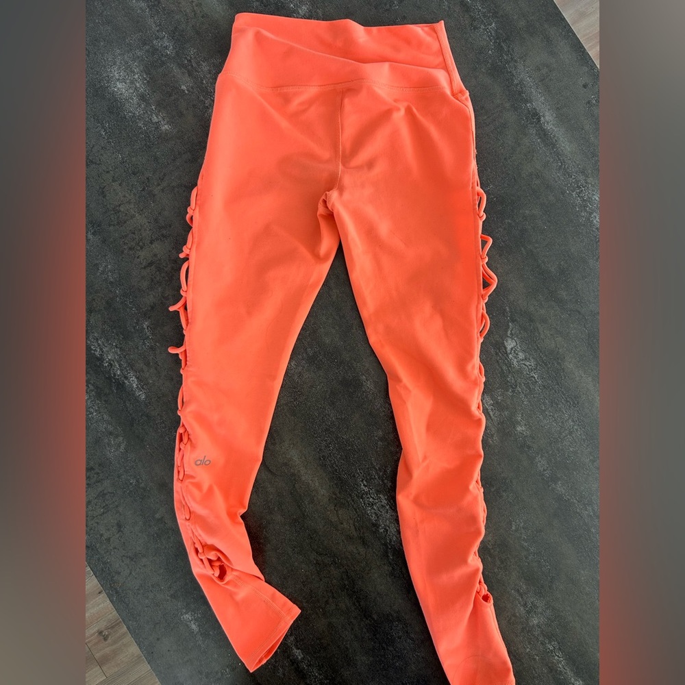 Alo Yoga 7/8 Leggings - Woman’s Size S - Coral/Orange